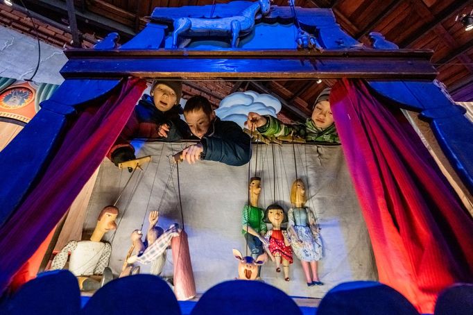 Snímek z Imaginární krajiny bratří Formanů.