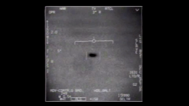 Pentagon zveřejnil tři videa s UFO. Chceme ukončit dohady, co máme v archivech, uvedl