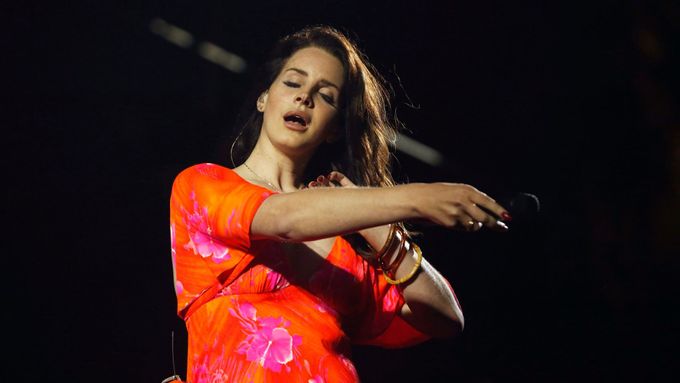 Lana Del Rey vystoupila na Coachelle, která je pravidelně na startu nové sezony festivalů.