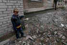 Foto: Život ve zničeném Slavjansku. Lidé prchají i přežívají