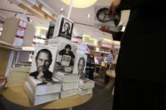 Biografie Steva Jobse je bestseller