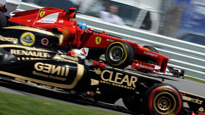 Utkají se o místo po Marku Webberovi nakonec Fernando Alonso s Kimi Räikkönenem?
