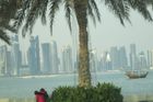 Vítejte v Kataru! Je to země maličká, vždyť rozlohu Moravy by zalehla jen z poloviny. Je tu vlastně "jen" hlavní město Dauhá a poušť. Ale je to i země nadobyčej bohatá. A proto se tu dějí pohádkové věci.