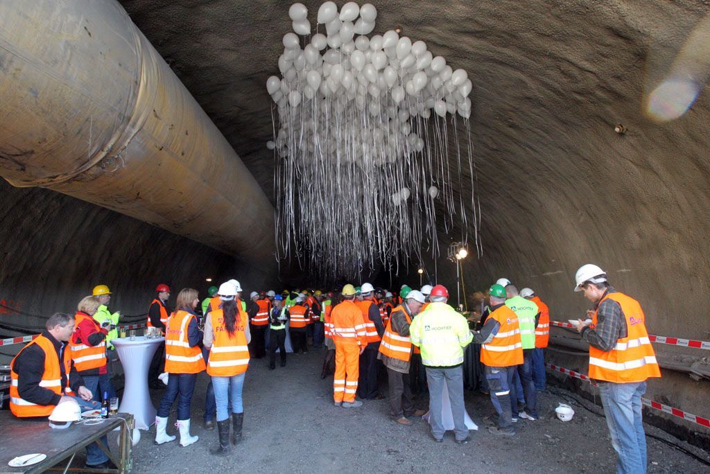 Metro proraženo do Motola