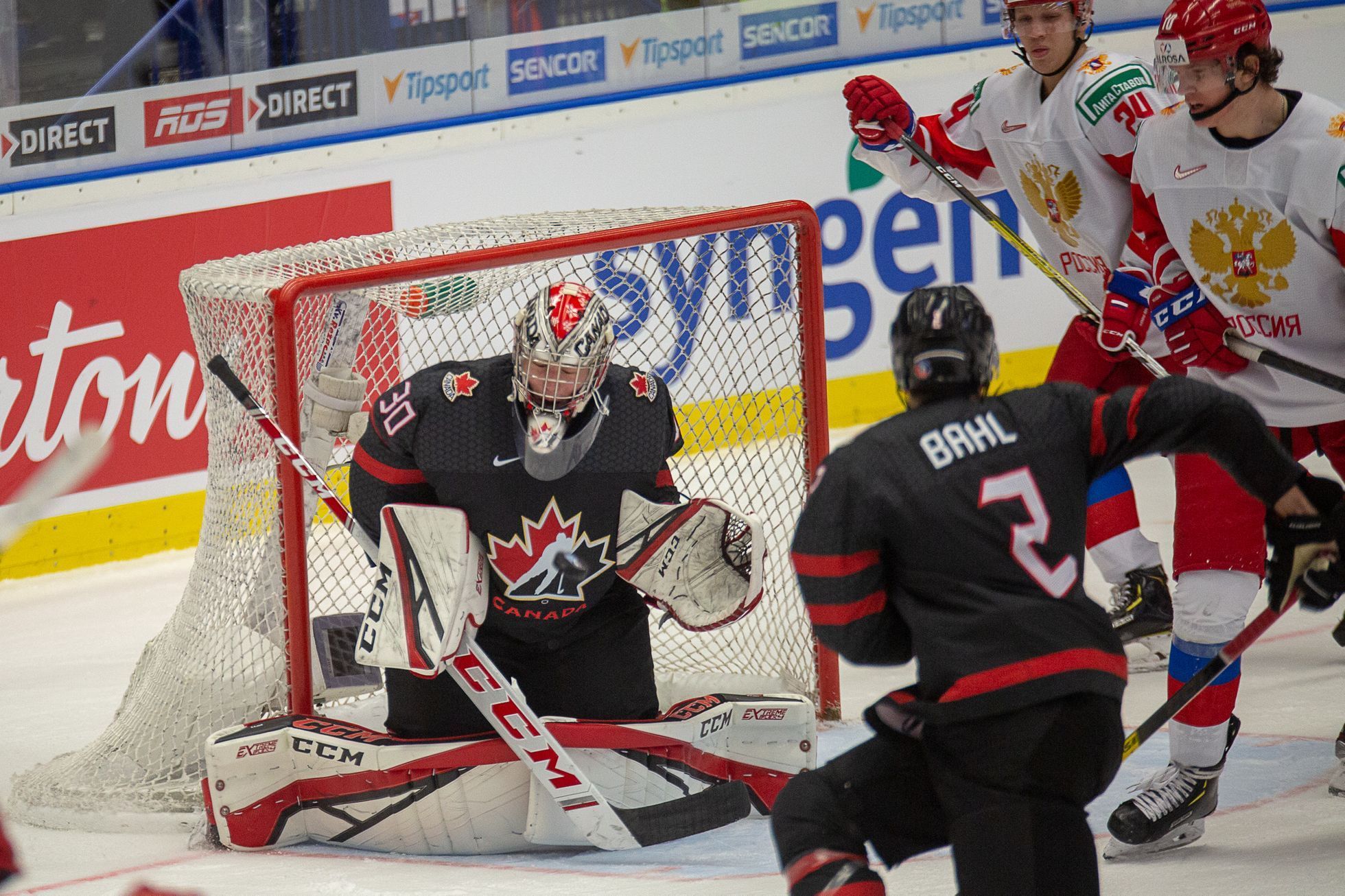Hokejové MS juniorů 2020 v Ostravě, finále Kanada - Rusko: Kanadský brankář Joel Hofer v akci