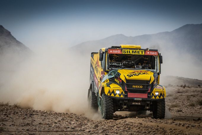 Martin Macík mladší jel v 10. etapě Rallye Dakar bez předního okna