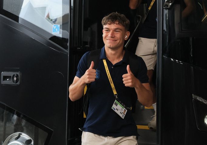 Adam Bell z Aucklandu si užívá atmosféru na fotbalovém MS klubů 2025.