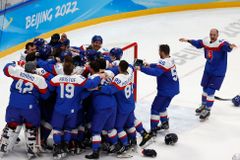 Slováci slaví první hokejovou medaili z olympiády. V boji o bronz přehráli Švédy