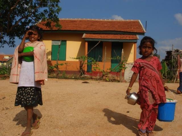 Člověk v tísni slaví