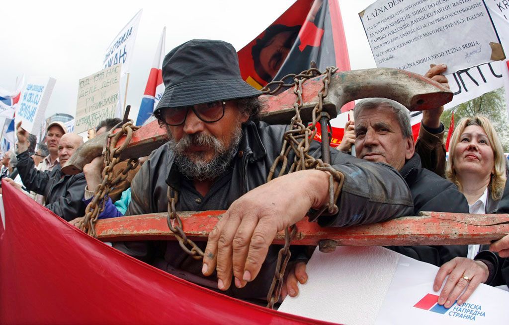 Desetitisíce Srbů demonstrovaly za odchod vlády
