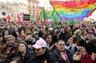 Spor o homosexuály rozbouřil Itálii
