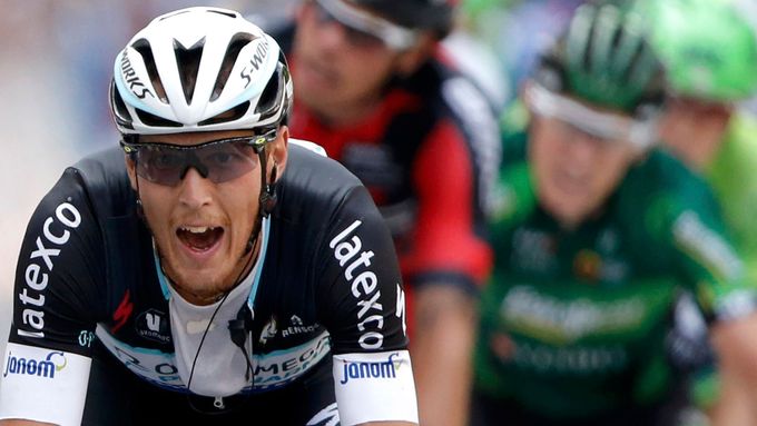 Matteo Trentin slaví triumf v sedmé etapě Tour de France.