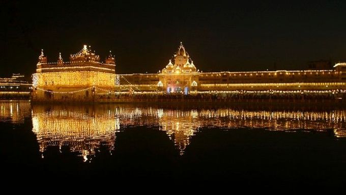Zlatý chrám v Amritsaru.
