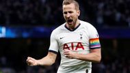 1. HARRY KANE (Tottenham - 7.83). Útočník Spurs je momentálně zranění a nehraje, přesto se v průběžném hodnocení posunul na první místo. Jak to? Povíme si u následujícího snímku. Jinak Kane nadále kraluje produktivitě aktuálního ročníku ligy, má dvanáct gólů a jedenáct asistencí, a spoustu práce letos odvede také jako tvůrce hry a směrem dozadu.