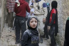 Syrská armáda, nebo Rusové? Nálet po sobě zanechal 30 mrtvých, z toho 13 dětí