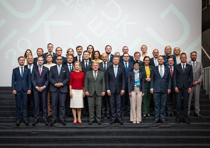 Společná fotografie ministrů zahraničních věcí v dánské Kodani během neformálního setkání šéfů diplomacie. Události se zúčastnila i Kaja Kallas, unijní šéfdiplomatka.