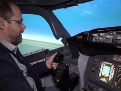  Pavel Havelka pracuje jako pilot pro českého dopravce Smartwings a zároveň působí ve výcvikovém zařízení Czech Aviation Training Centre.