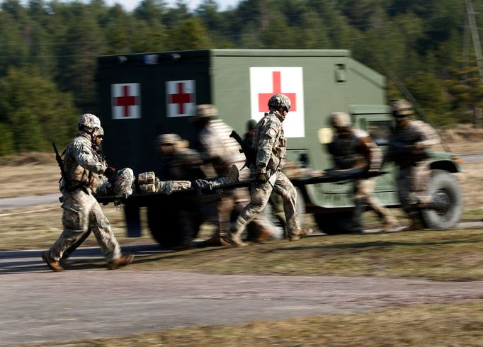 Cvičení NATO v Lotyšsku v březnu 2020.