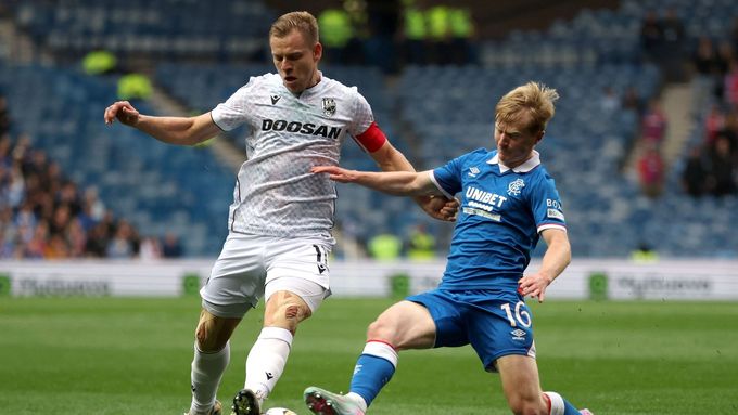 Matěj Vydra z Plzně v utkání 3. předkola Ligy mistrů na hřišti Rangers