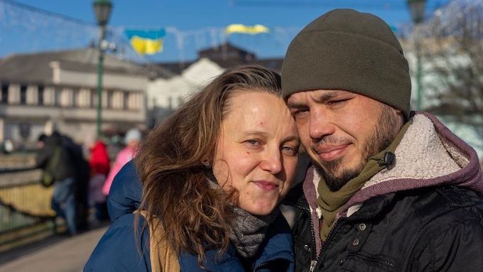 Češka Markéta a bývalý ukrajinský voják Oleh na sebe narazili na Facebooku. Následovala intenzivní komunikace na dálku, první rande a rychlá válečná svatba.