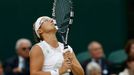 Kirsten Flipkensová v zápase proti Petře Kvitové na Wimbledonu 2013