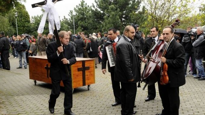 V Bratislavě se uskutečnil pohřeb obětí šíleného střelce