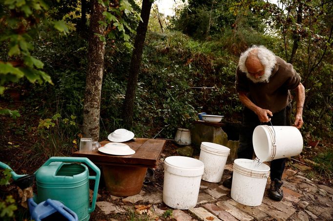 Ital Fabrizio Cardinali žije už 50 let bez elektřiny a plynu.