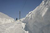 Podobně je na tom i sněhem zapadaná kosovská vesnice Devetak.