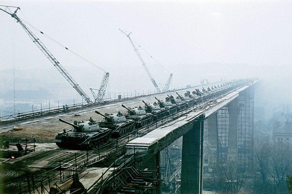 Obrazem: Unikátní fotografie z historie stavby Nuselského mostu / rok 1970
