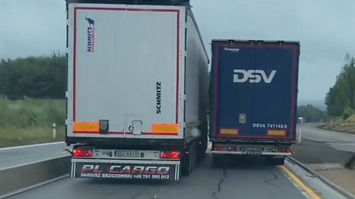 Kamion riskantně předjížděl v zúžení na D1. Rozmyslel si to, bez škody ale nevyvázl