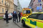 Krvavý útok na brněnské ulici. Muž pobodal svou známou, ta zemřela