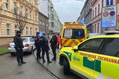 Krvavý útok na brněnské ulici. Muž pobodal svou známou, ta zemřela