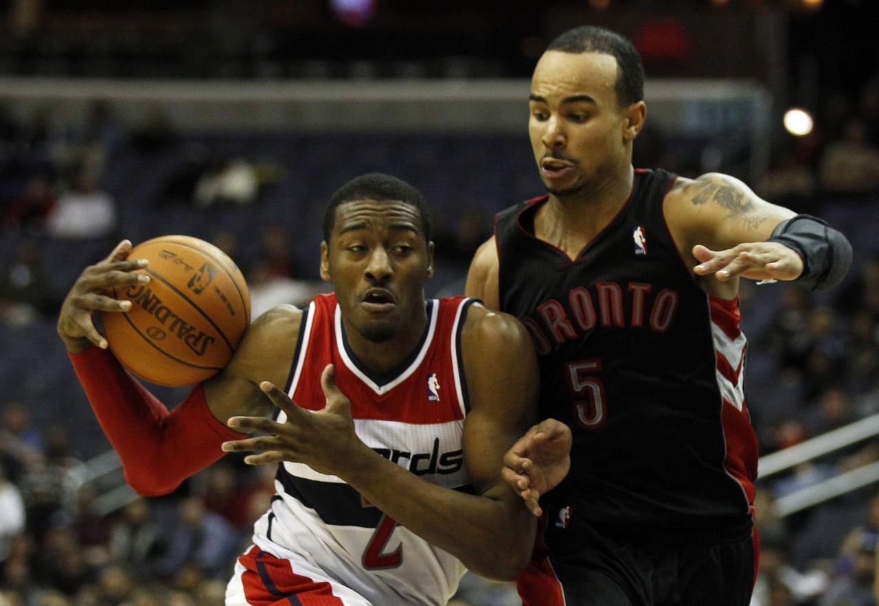 John Wall a Jerryd Bayless (Washington - Toronto)
