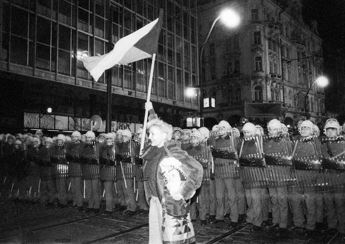 Výročí 100. let Československa – 8. díl  Listopad 1989.