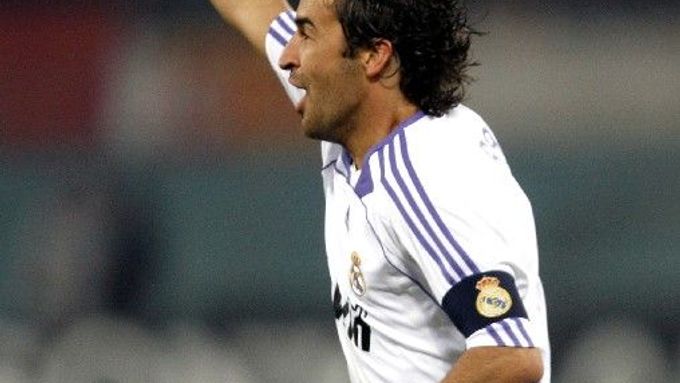 Raúl slaví další vstřelenou branku v evropských pohárech.