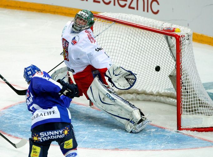 Niko Kapanen takto v 52. minutě překonal brankáře Miroslava Kopřivu a změnil skóre na 3:4 v neprospěch Čechů.