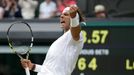 Rafael Nadal slaví vítězství nad Rosolem ve Wimbledonu