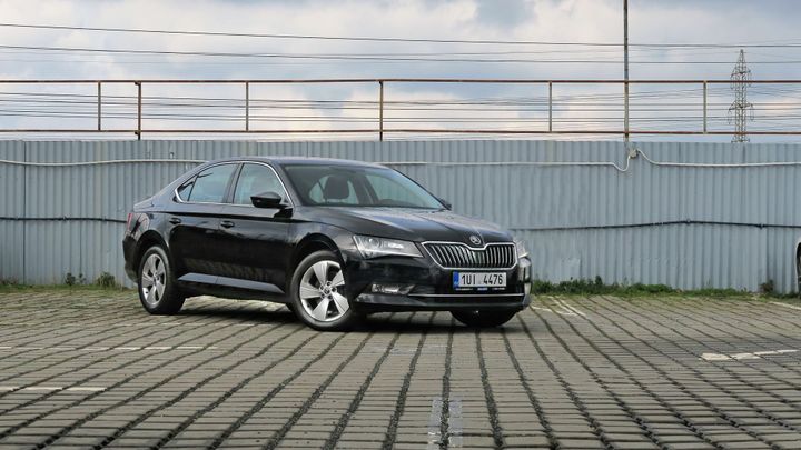 Ojetá Škoda Superb: Ne, není to Mercedes. Ale má Mercedes servisní náklady Octavie?; Zdroj foto: Martin Frei