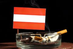 Cigarety a popelníčky zůstanou. Volby v Rakousku vše změnily, nová vláda odmítla úplný zákaz kouření