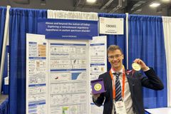 Hledá pomoc pro bratra s autismem, mladý student míří na Harvard