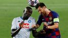 Kalidou Koulibaly a Lionel Messi v odvetném osmifinále Ligy mistrů Barcelona - Neapol