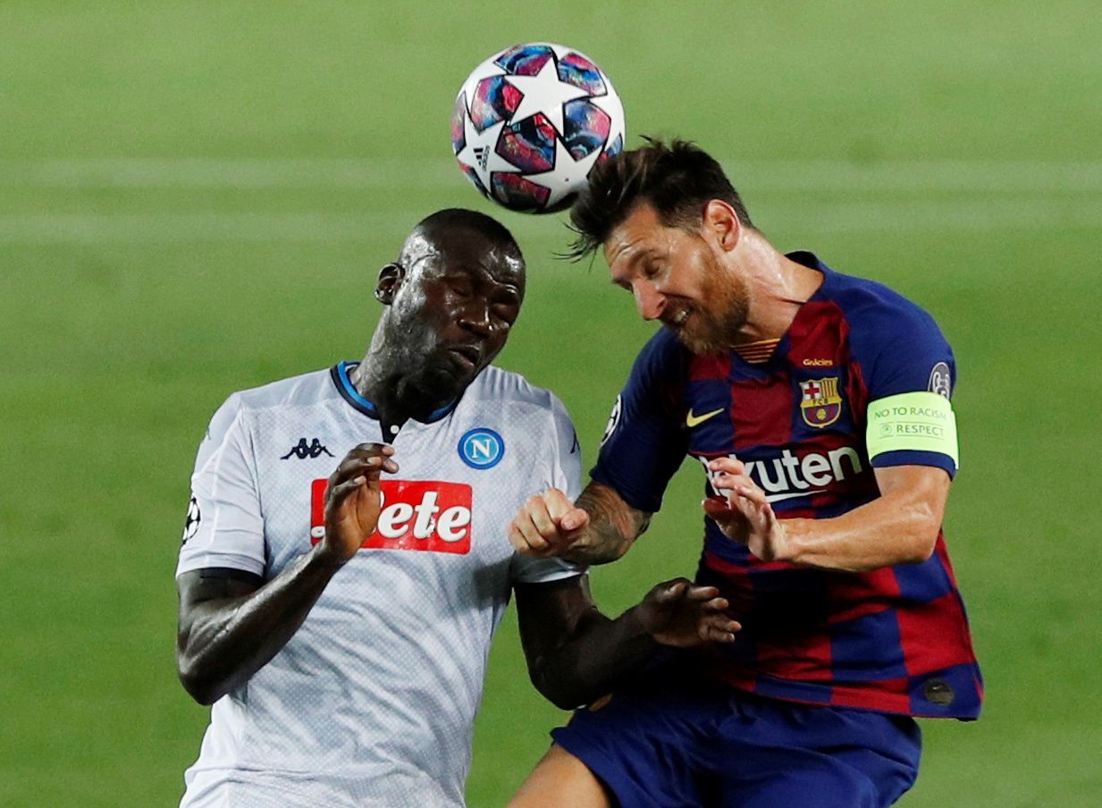 Kalidou Koulibaly a Lionel Messi v odvetném osmifinále Ligy mistrů Barcelona - Neapol