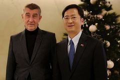 Servilní, kritizuje Kalousek Babišovu schůzku s čínským velvyslancem kvůli Huawei