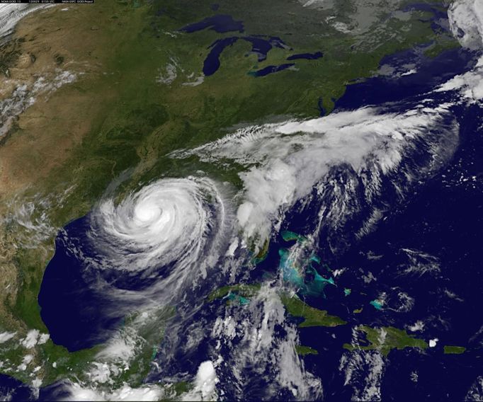 REFILE - CORRECTING TO HURRICANE Hurricane Isaac is seen churning in the Gulf of Mexico after making landfall on the Louisiana coast in this NASA handout satellite image taken on August 28, 2012, at 21:55 EDT. REUTERS/NASA/NOAA/GOES Project/Handout (UNITED STATES - Tags: ENVIRONMENT) FOR EDITORIAL USE ONLY. NOT FOR SALE FOR MARKETING OR ADVERTISING CAMPAIGNS. THIS IMAGE HAS BEEN SUPPLIED BY A THIRD PARTY. IT IS DISTRIBUTED, EXACTLY AS RECEIVED BY REUTERS, AS A SERVICE TO CLIENTS Published: Srp. 29, 2012, 11:25 dop.