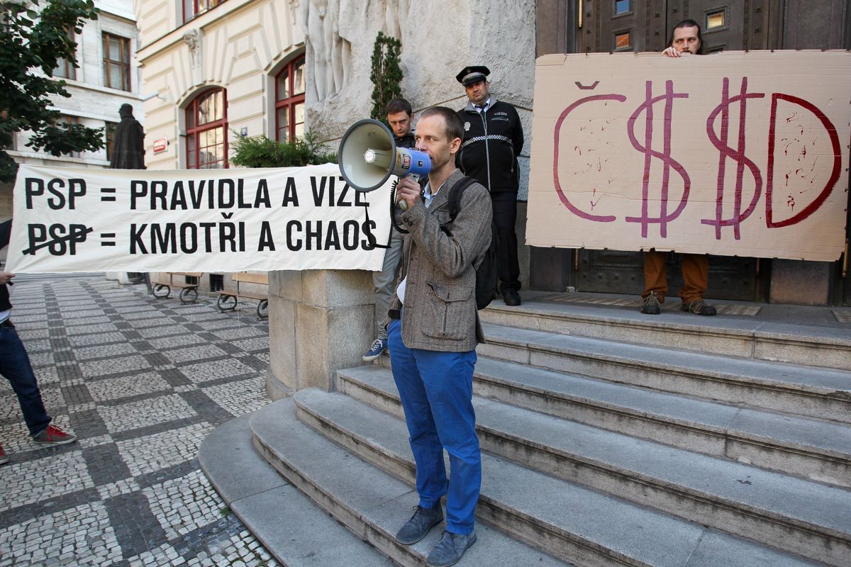 Jednání pražského zastupitelstva 10.9. 2015 plus protest před tím