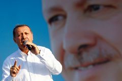 Turci jako Češi. Poprvé zvolí prezidenta, který je rozdělí