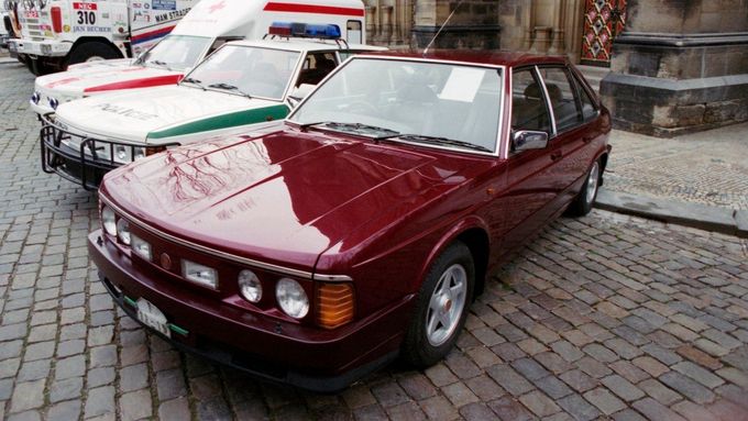 Rok 1994 - v prodeji byla mimo jiné i Tatra 613-4 Mi.