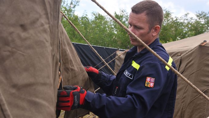 V pražských Malešicích vzniká další stanové městečko. Ubytuje až 150 uprchlíků