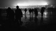 Letenský stadion v polovině 80. let. Mezi roky 1981 a 1990 zde Sparta slavila hned šest ligových titulů. A byl u toho i klubový fotograf Zdeněk Lhoták, jenž své fotografické vzpomínky letos na podzim vydal v knize "Tenkrát na Spartě".