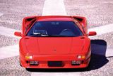 Někteří berou Lamborghini Diablo za poslední skutečně povedený model italské značky. I ten se přitom v roce 2002 prodal v České republice. Za vůz z roku 1992 zaplatil tehdy majitel 2,3 milionu korun.